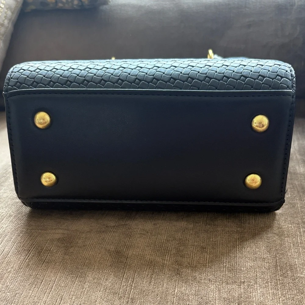Elegant Black Handbag with Gold Hardware - Picture 3 of 3